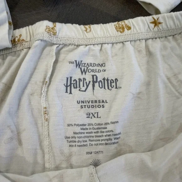 Harry Potter Women’s Cream Pajama Shorts Set Size 2XL - Picture 2 of 3
